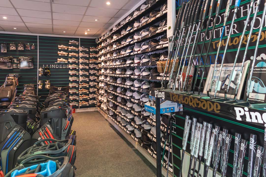 Practice like a pro at The Wychwood Golf Club’s 20-bay TrackMan Driving Range in Lyneham near Chipping Norton. Cutting-edge tech in the Cotswolds