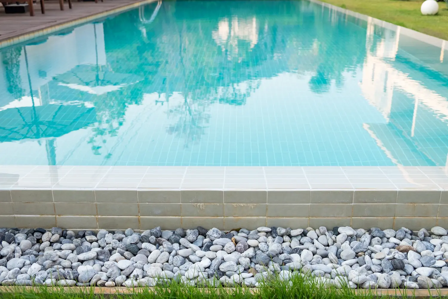 Vinyl vs Fiberglass vs Concrete Pool - Understanding the Differences