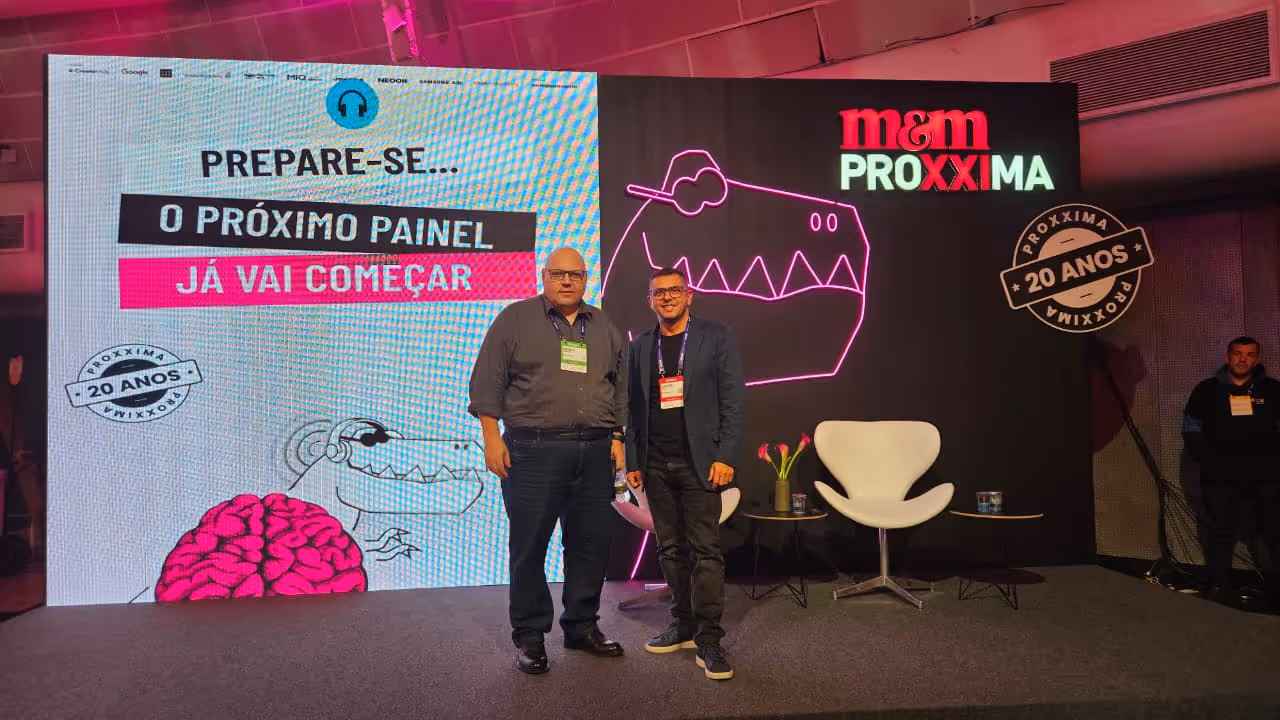 Orqstra no palco do ProXXima - Meio & Mensagem