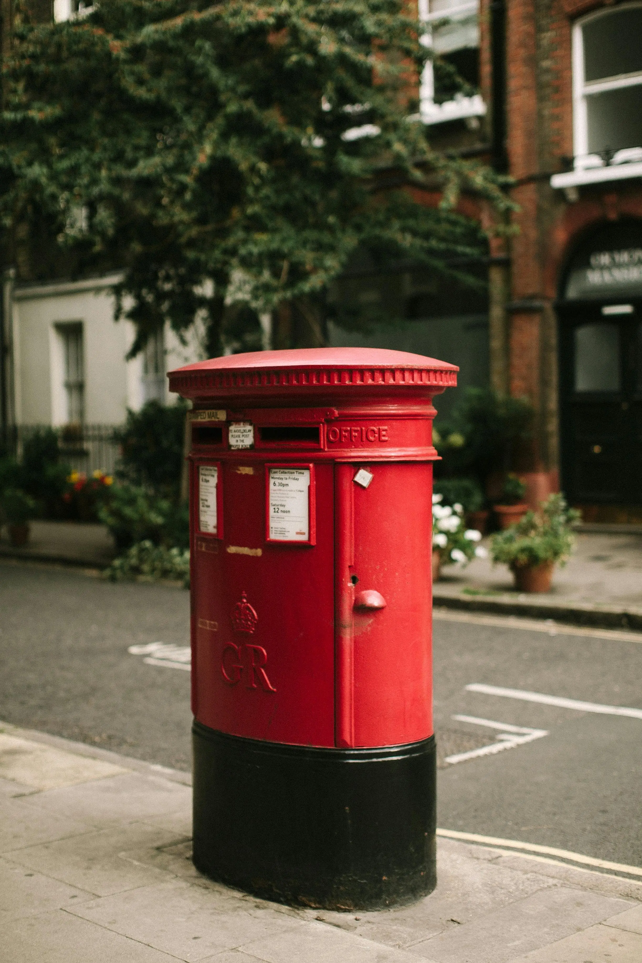 Royal Mail 24 & Royal Mail Tracked 24: Costs, Delivery Times & Shipping Options