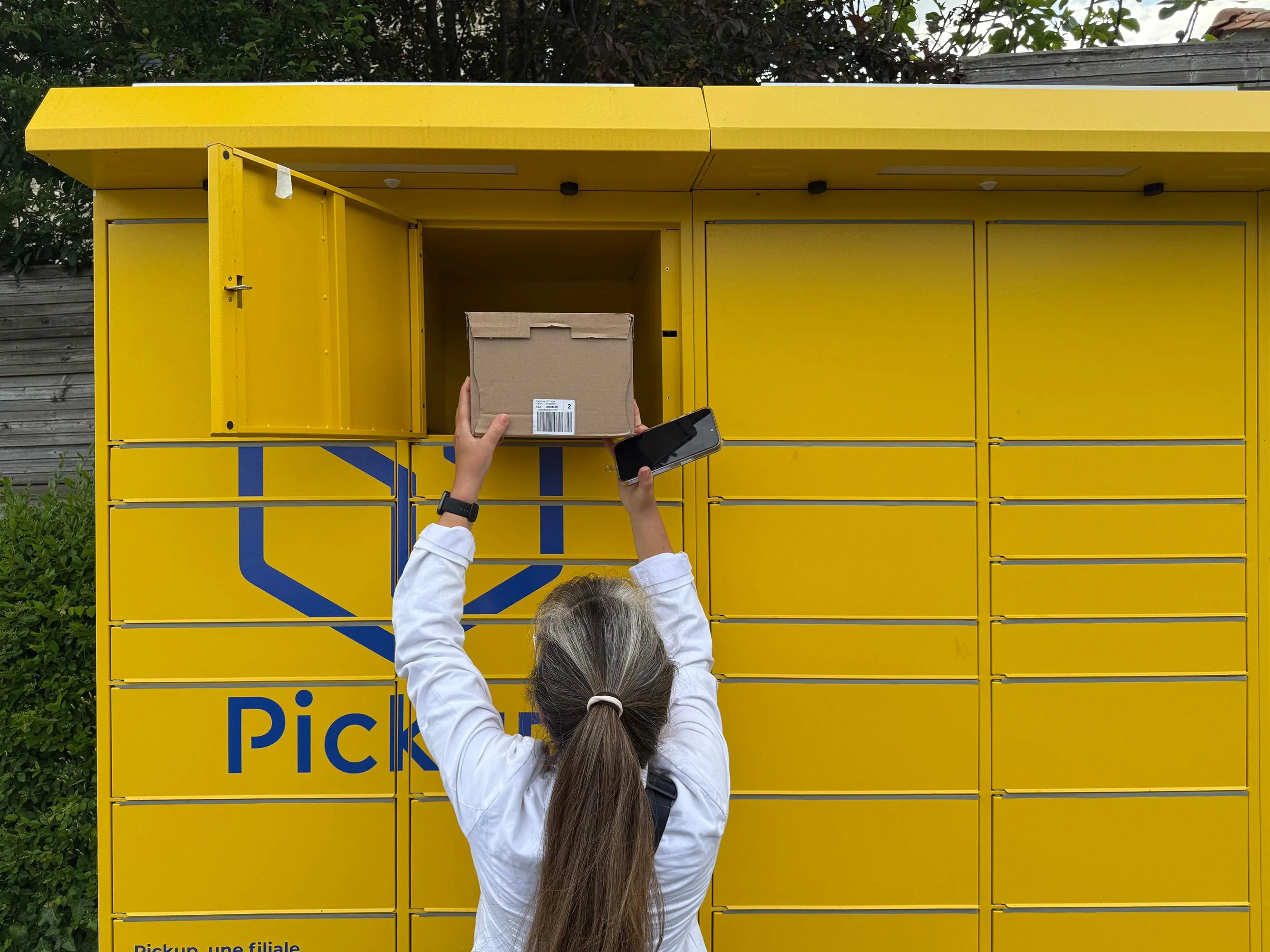 How to Send a Parcel to Canada from France: Costs, Customs Rules, and Delivery Times