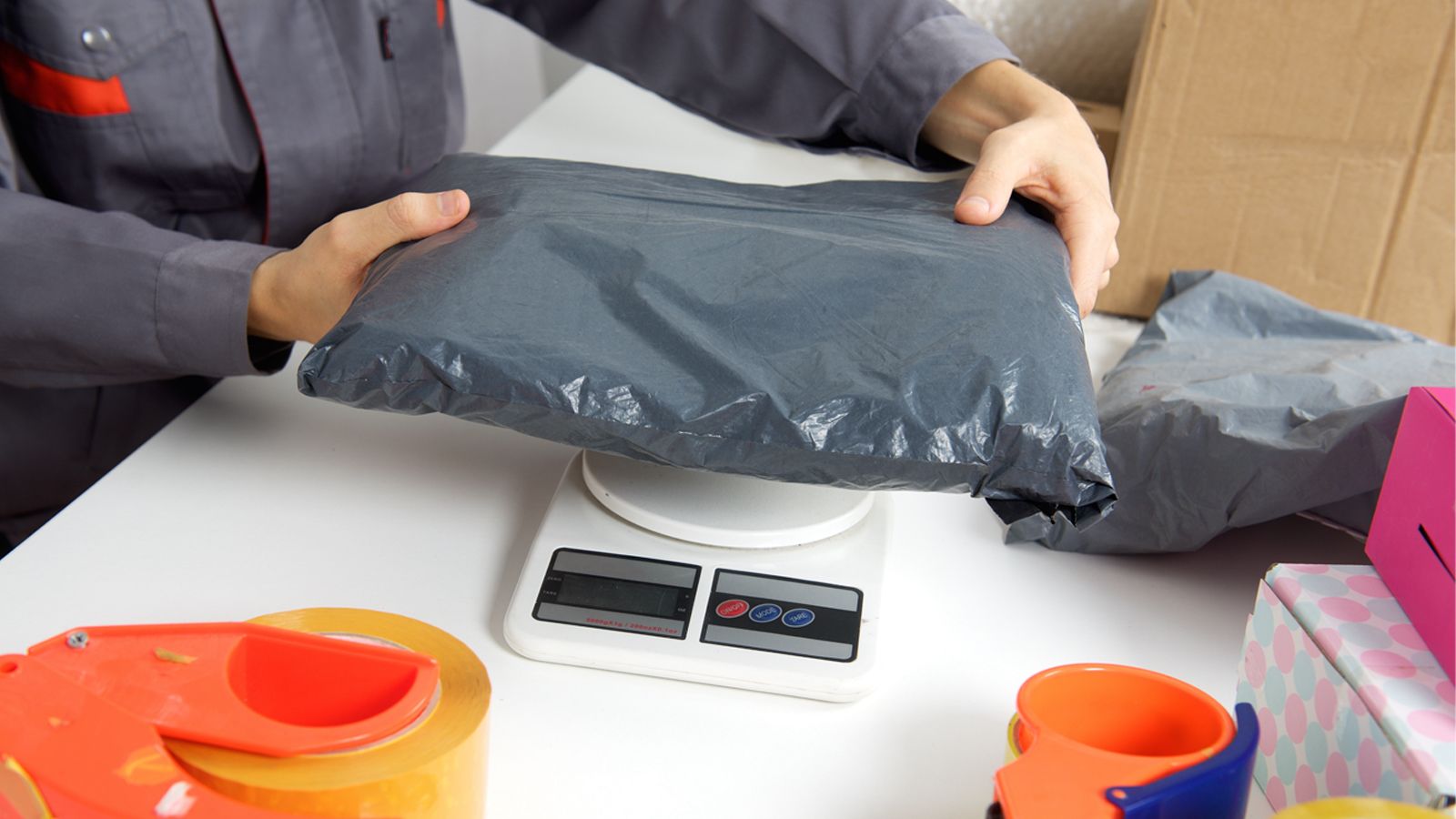 How to Calculate Postage by Weight