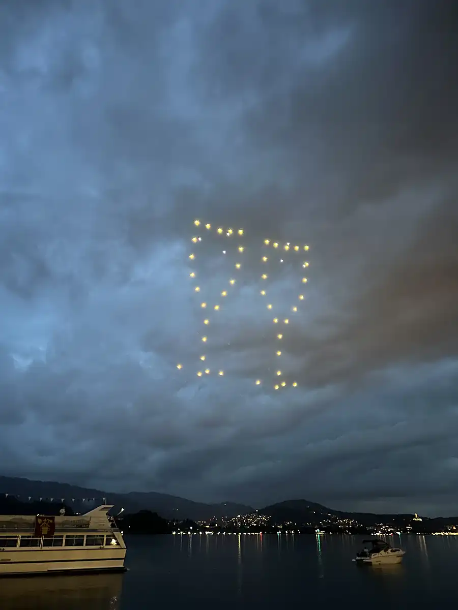 comaerials | Drohnenshows für eure Hochzeit