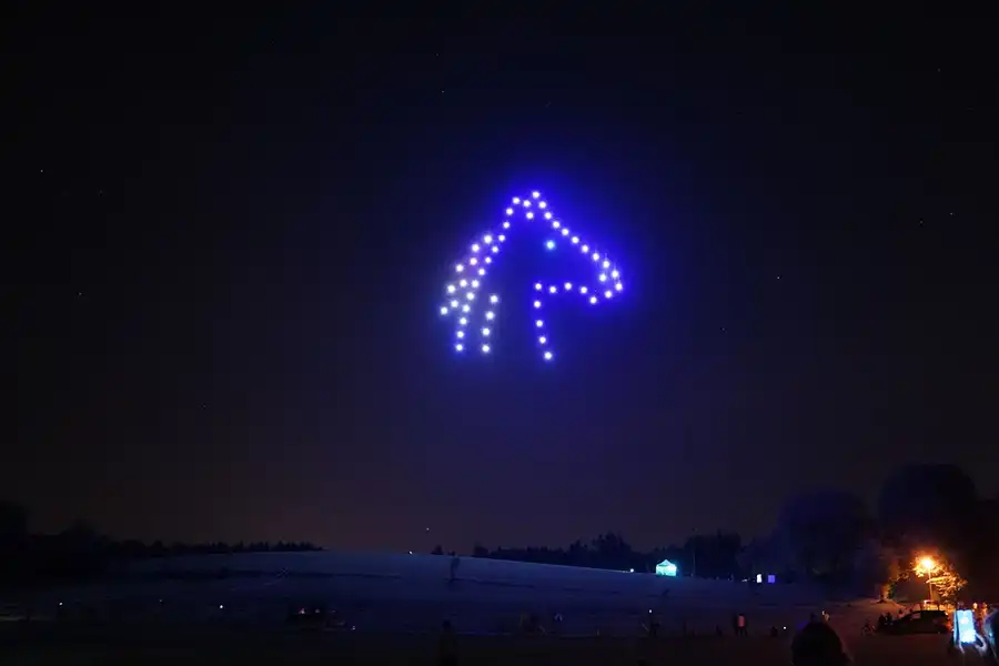 comaerials | Drohnenshows für eure Hochzeit