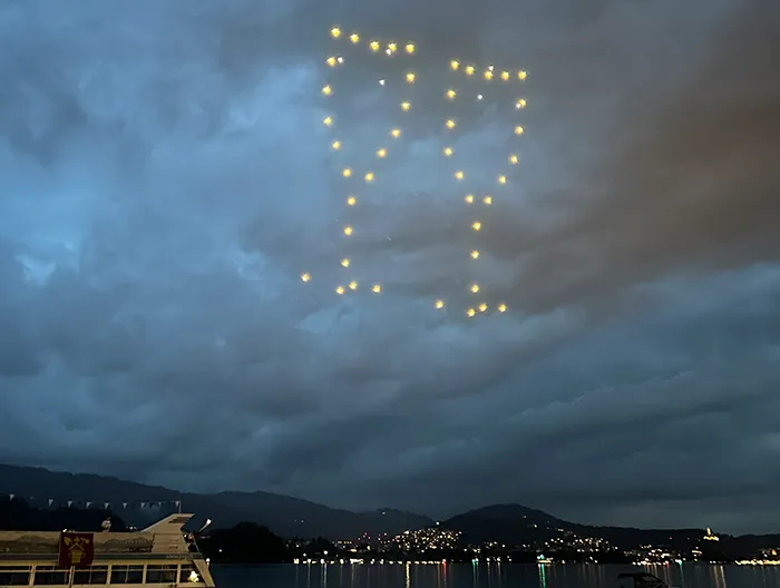 comaerials | Drohnenshows für eure Hochzeit