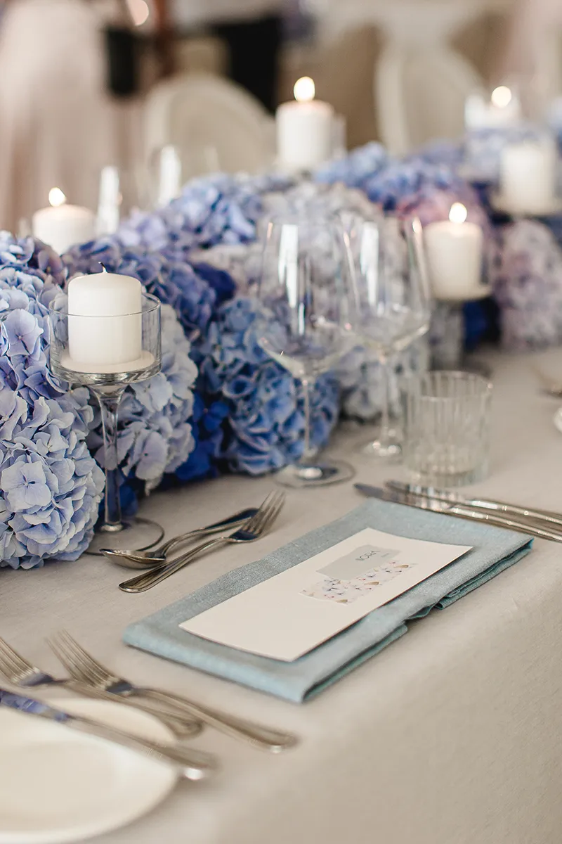 Floral Dreams: Sommerliche Hochzeit in Blau & Weiss