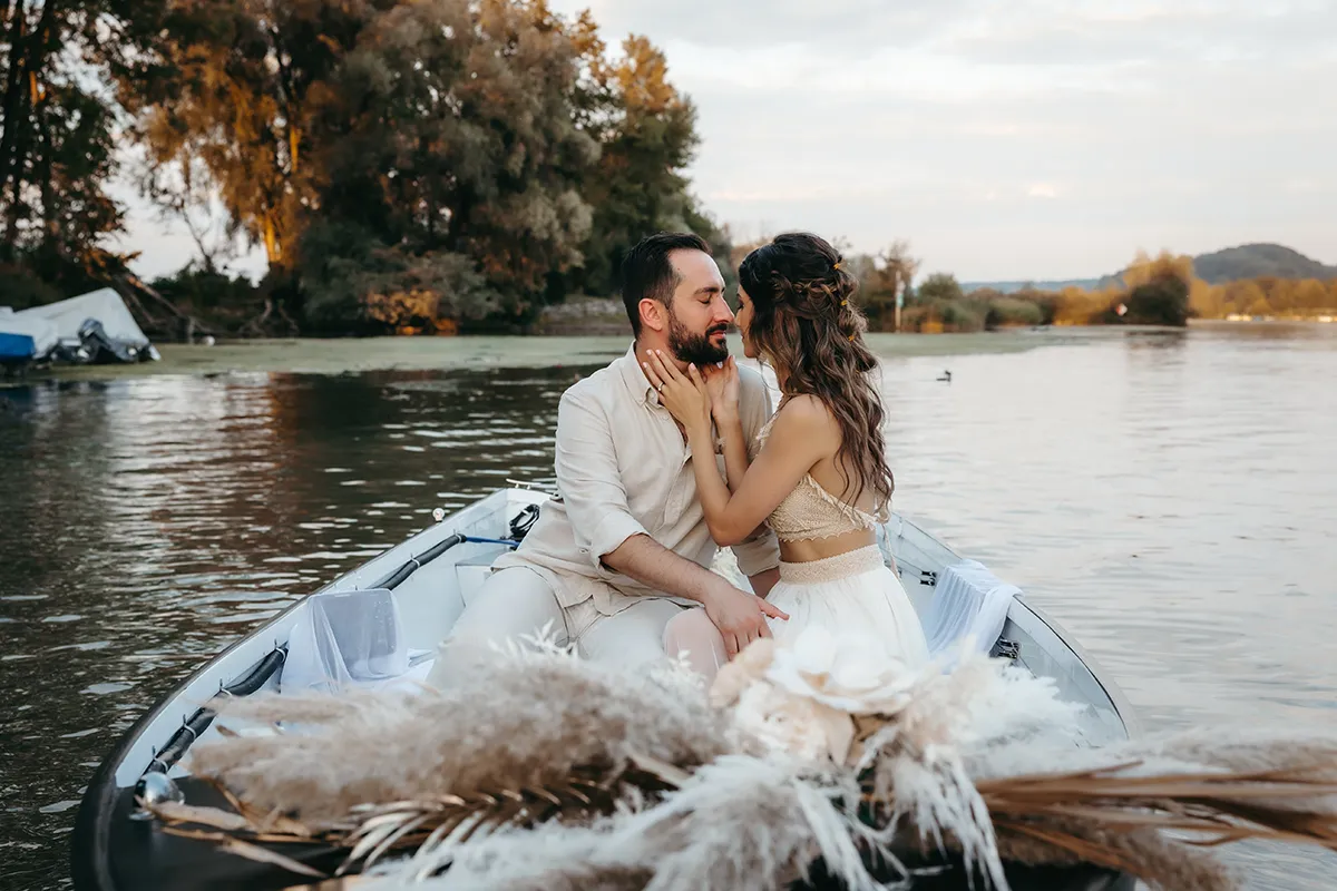 Beach Vibes: Intime Boho-Hochzeit am Aare-Strand