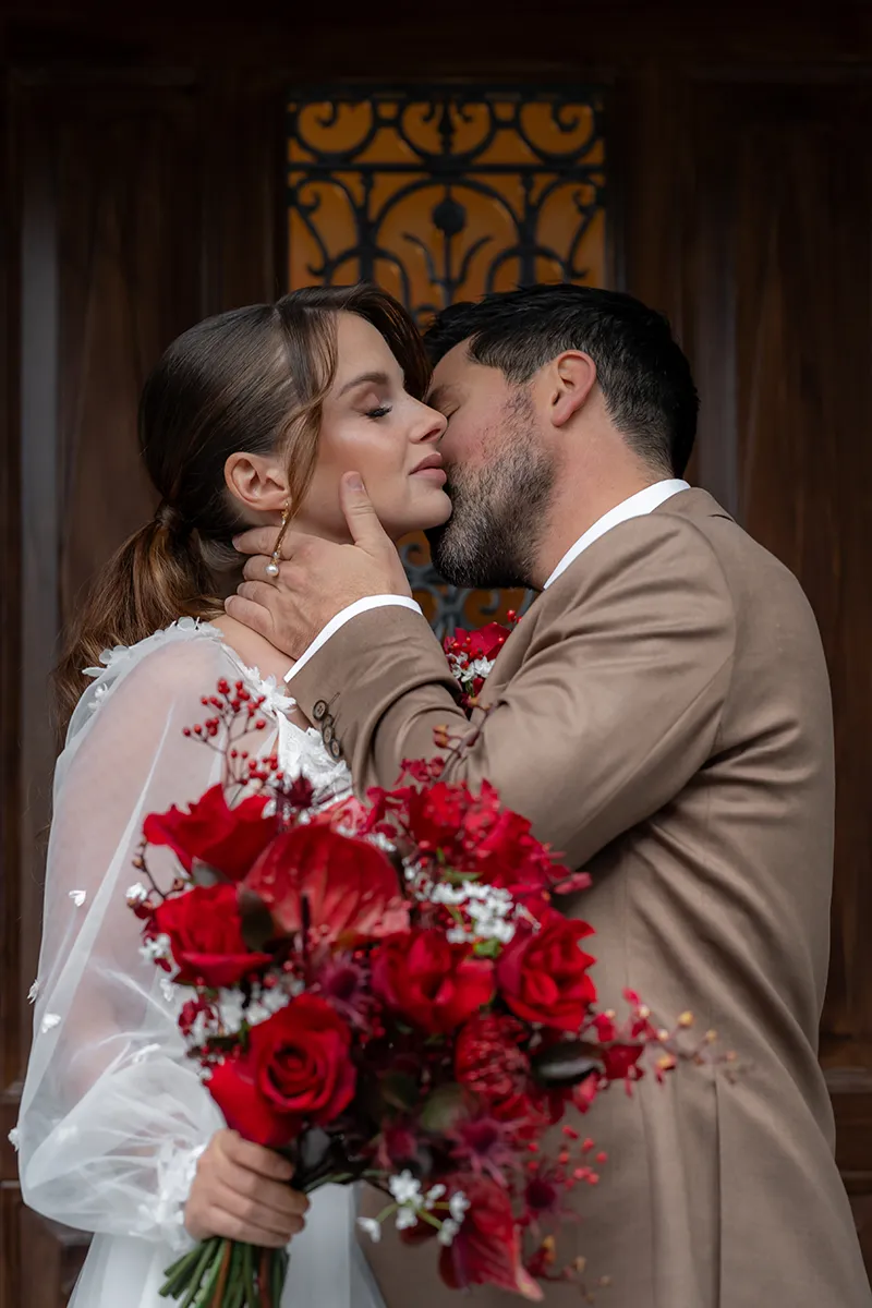 Winter Sparkle: Hochzeit in Bordeaux und Beige im Appenzellerhuus