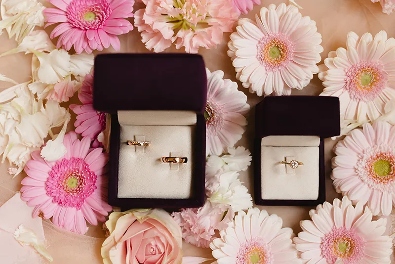 L'amour en Rose: Romantische Hochzeit mit floralen Akzenten