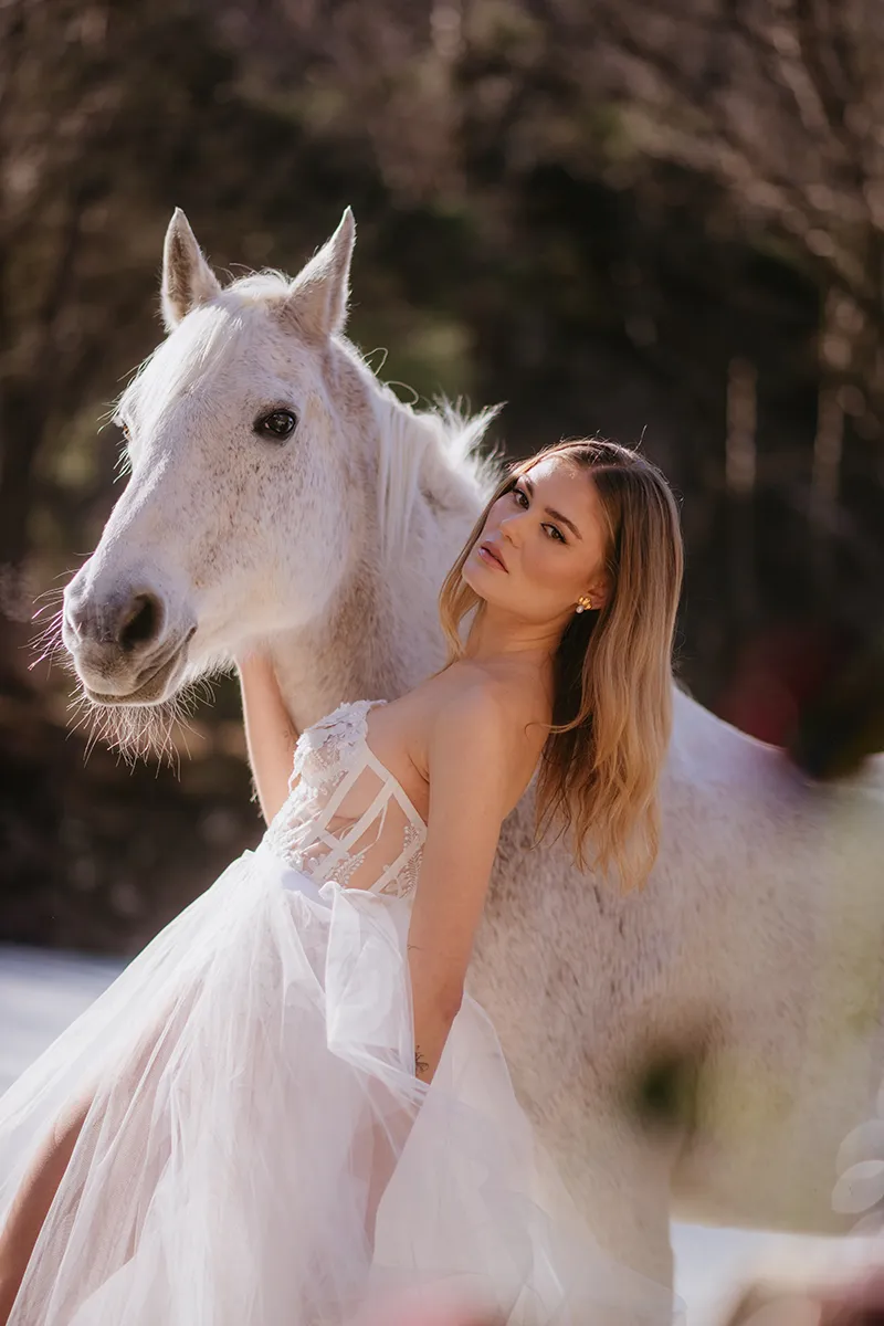 Frozen Romance: Mystische Winterhochzeit am See