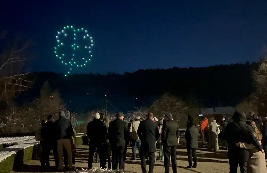 comaerials | Drohnenshows für eure Hochzeit