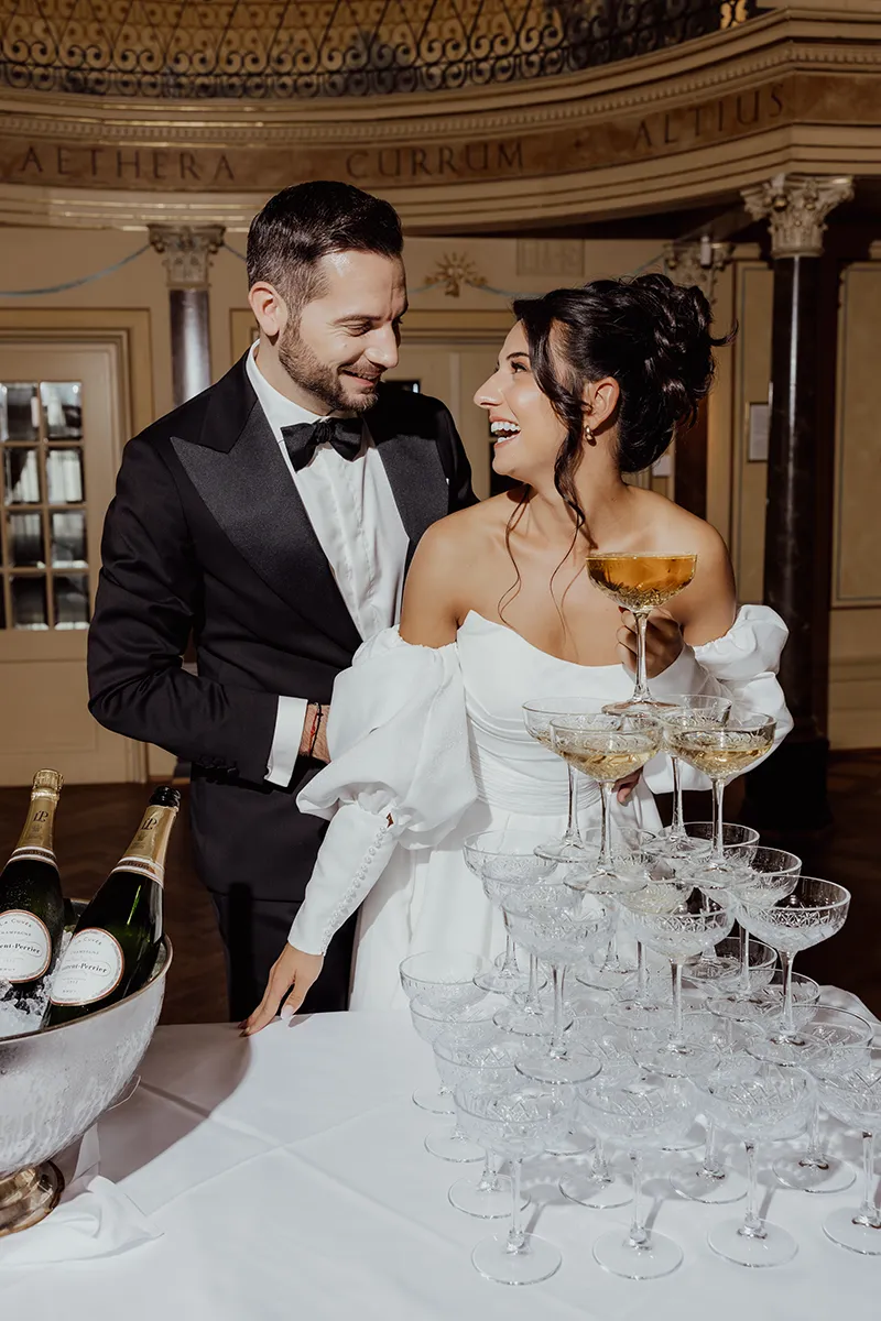 Old Money Style: Elegant-moderne Hochzeit am Zürichsee