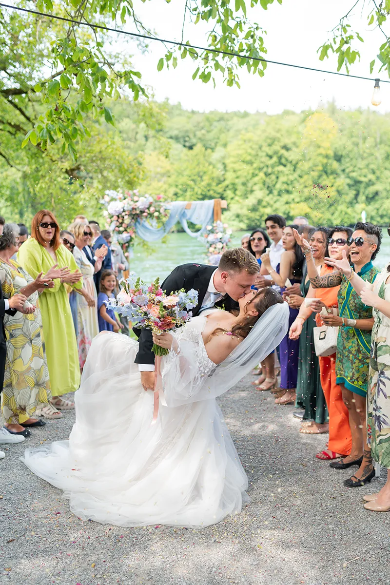 Endless Summer – Bunte Hochzeit am Wasser