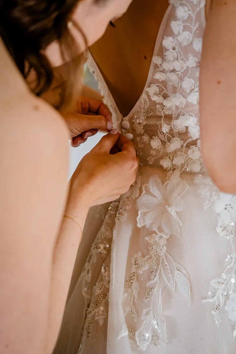 A Lovesong to Remember: Gartenhochzeit in Orange & Creme