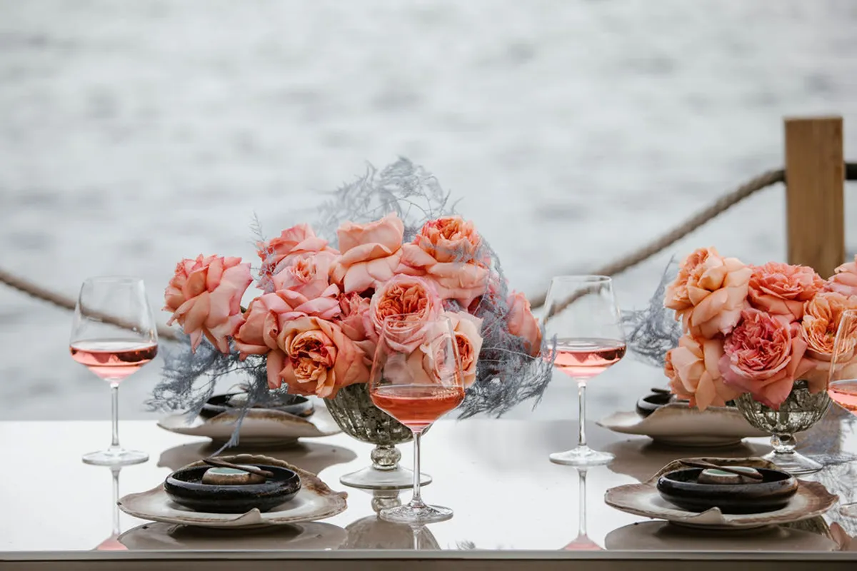 Love by the Lake: Romantische Hochzeit zwischen See & Bergen