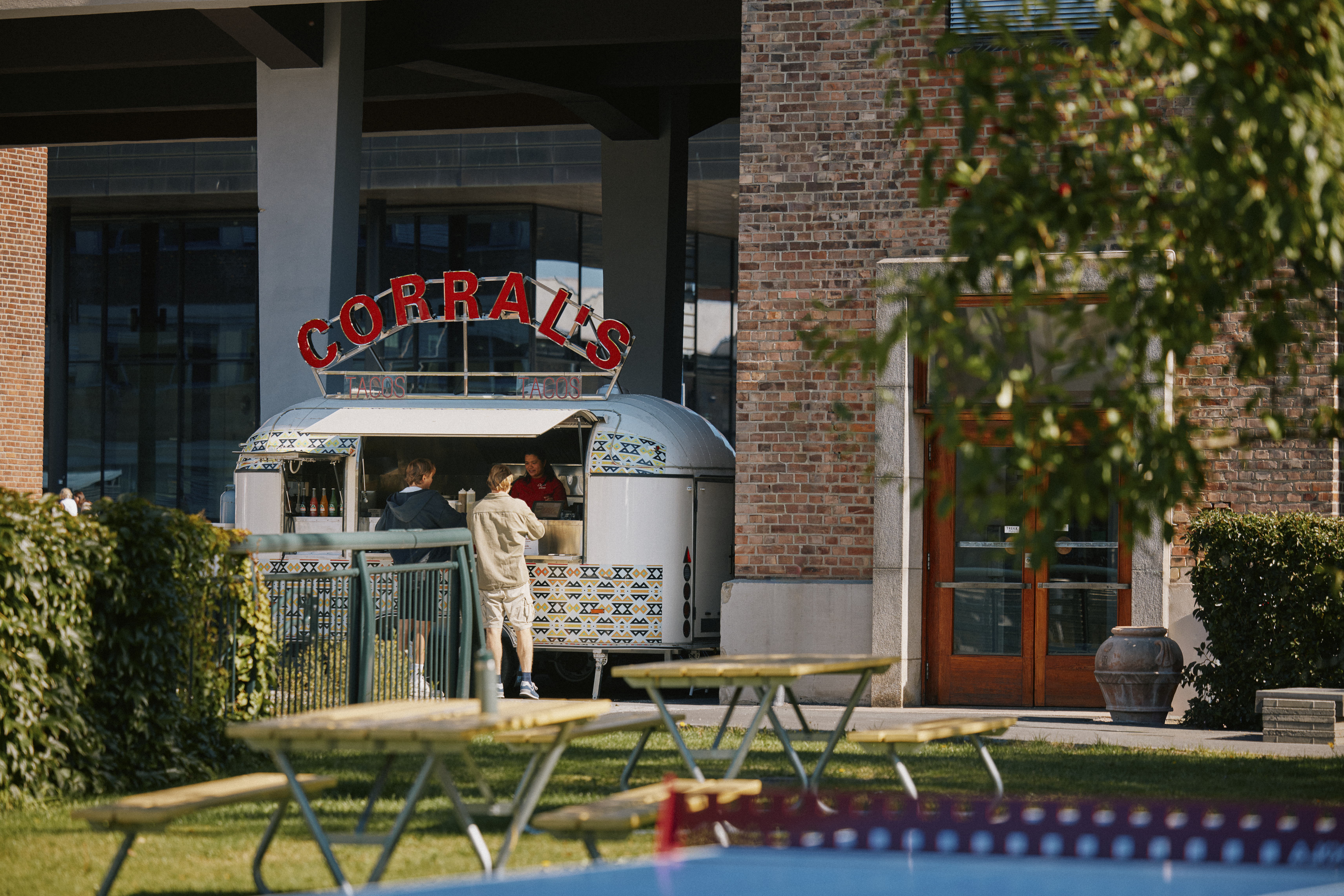 Corrals Tacos og parken utenfor Spolen