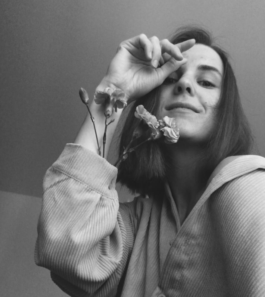 Фотография дизайнера, которому принадлежит этот сайт