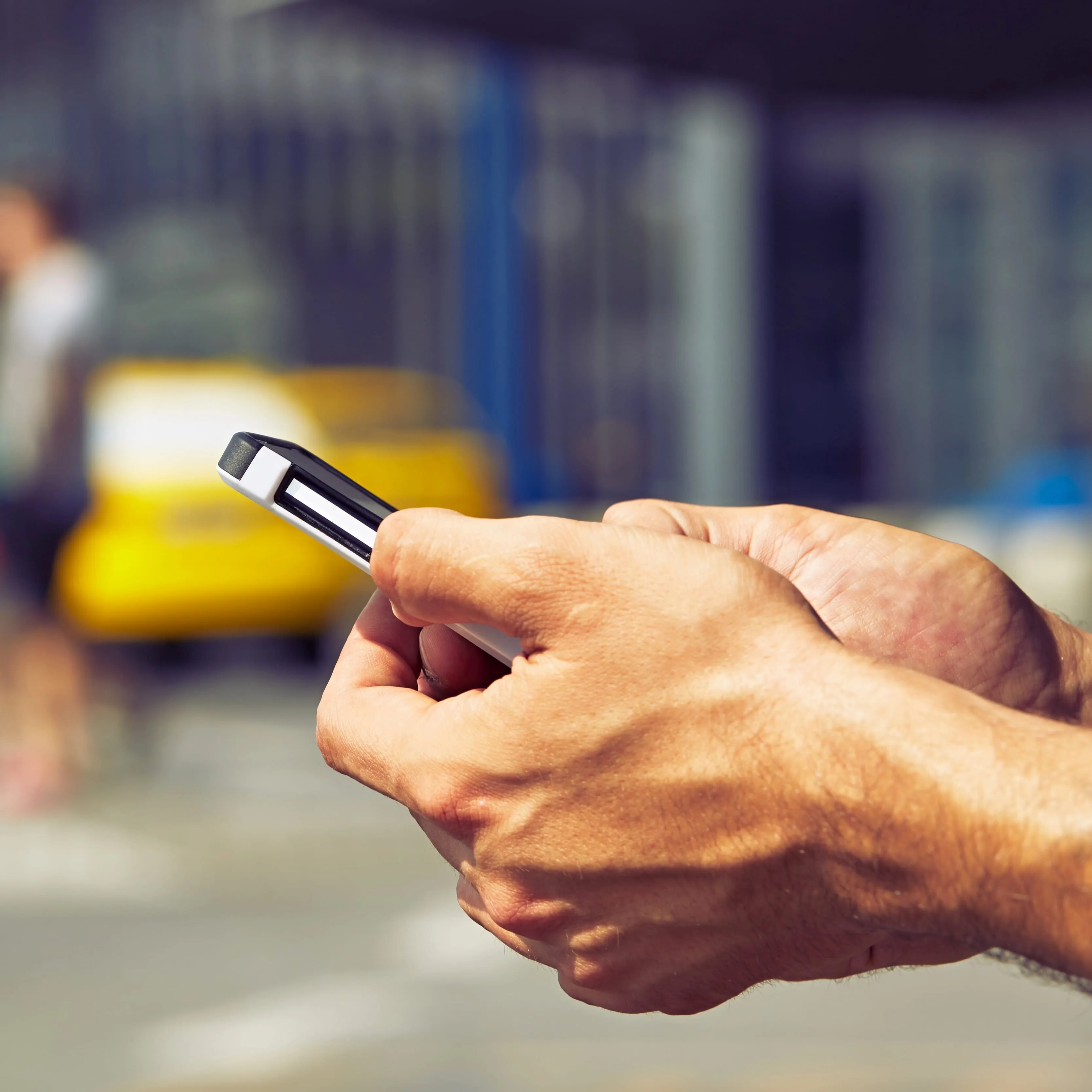 A man holding a cell phone in his hand.