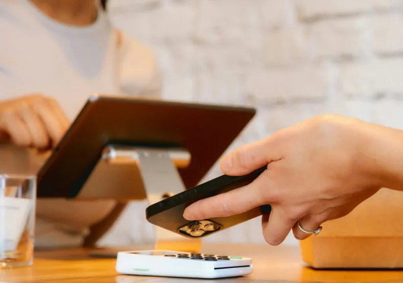 O que é IOF e como pagar menos nas compras com cartão