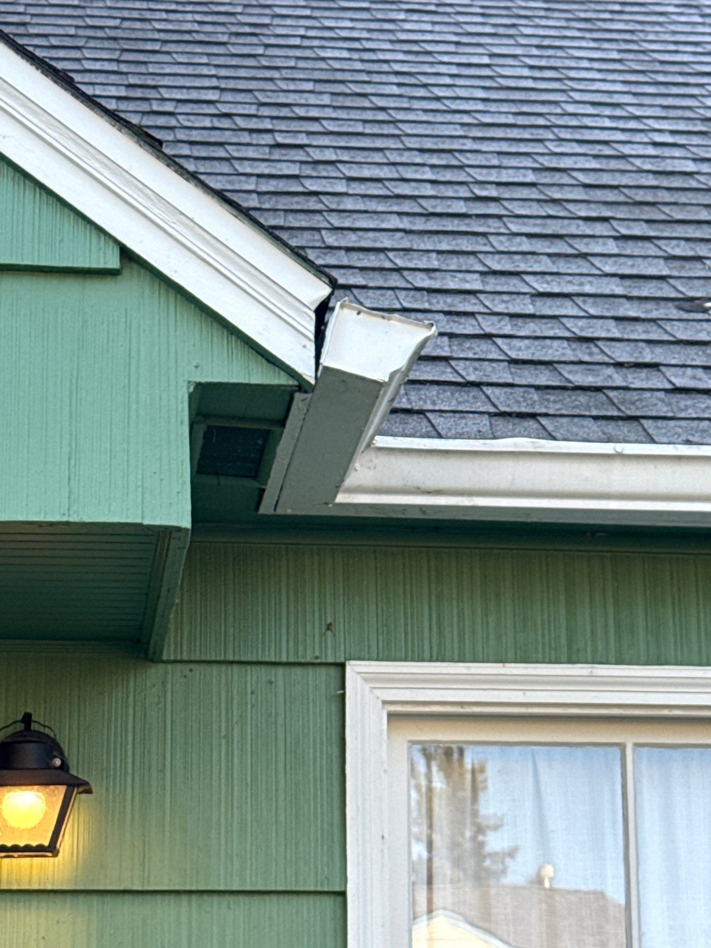 Signs you need professional gutter repair in Vancouver WA