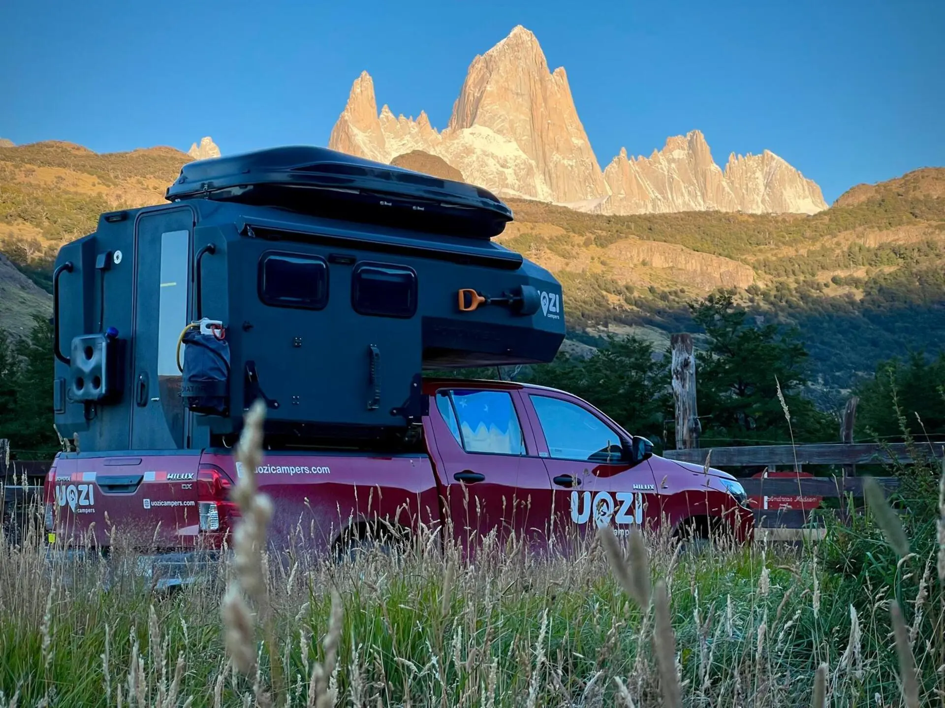 Uozi camper camping in front of Mount Fitz Roy