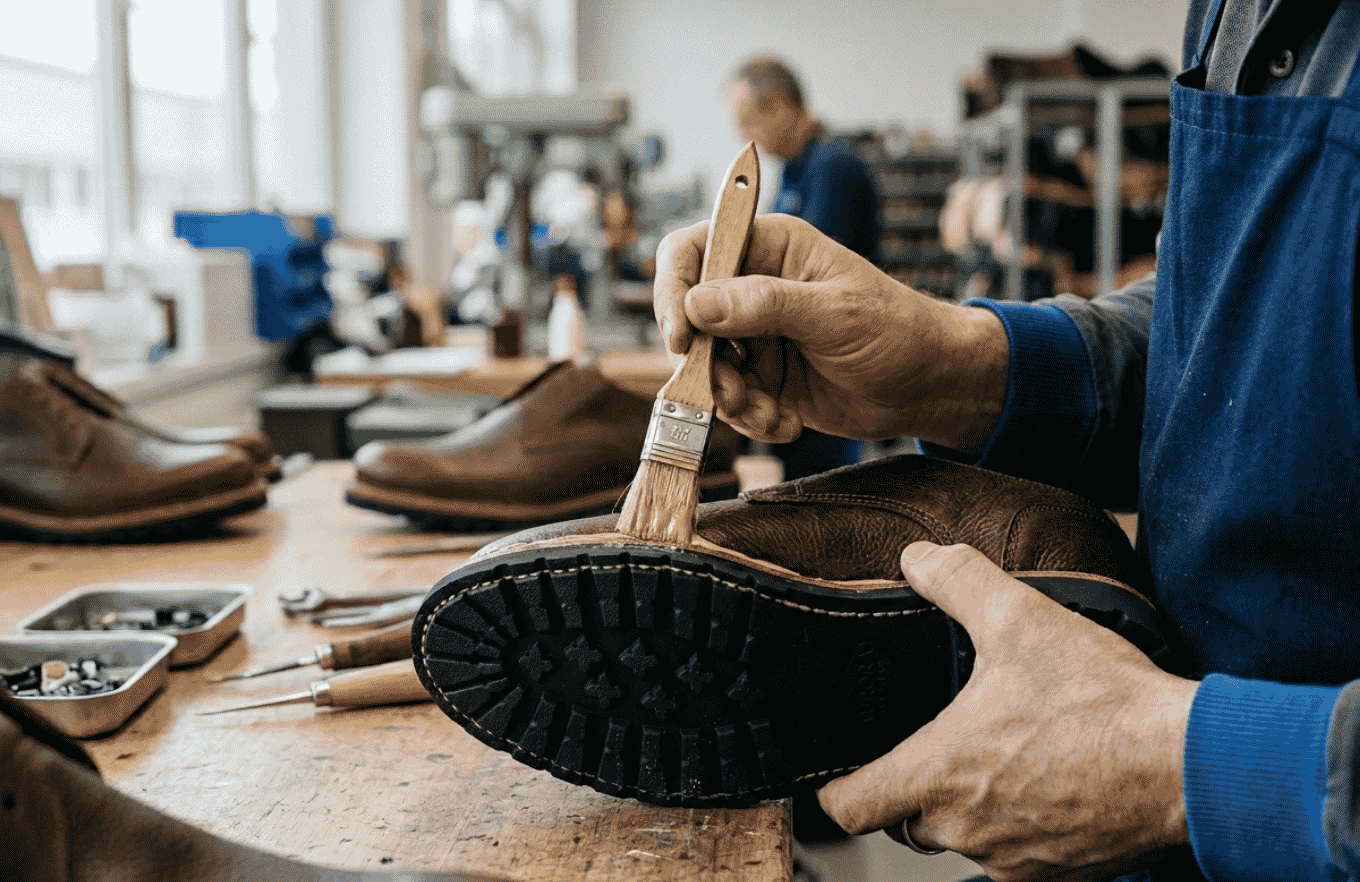 Shoe Glue Supplier Explains Proper Application Techniques for Workers Samad Rubber Works