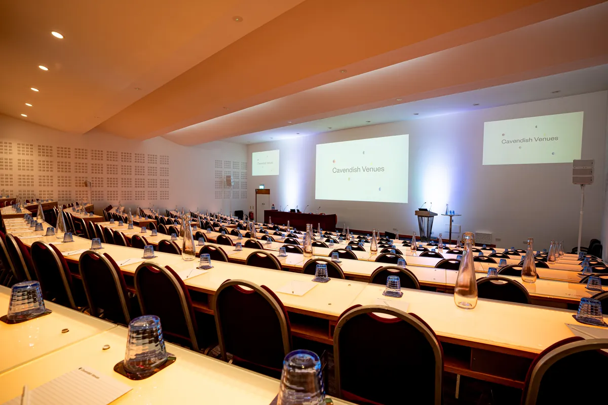 Hybrid event set-up with dual screens at the Cavendish Conference Centre, London W1