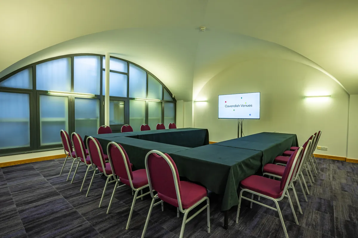 Arched room set U-shape for a workshop at a Cavendish Venues London venue
