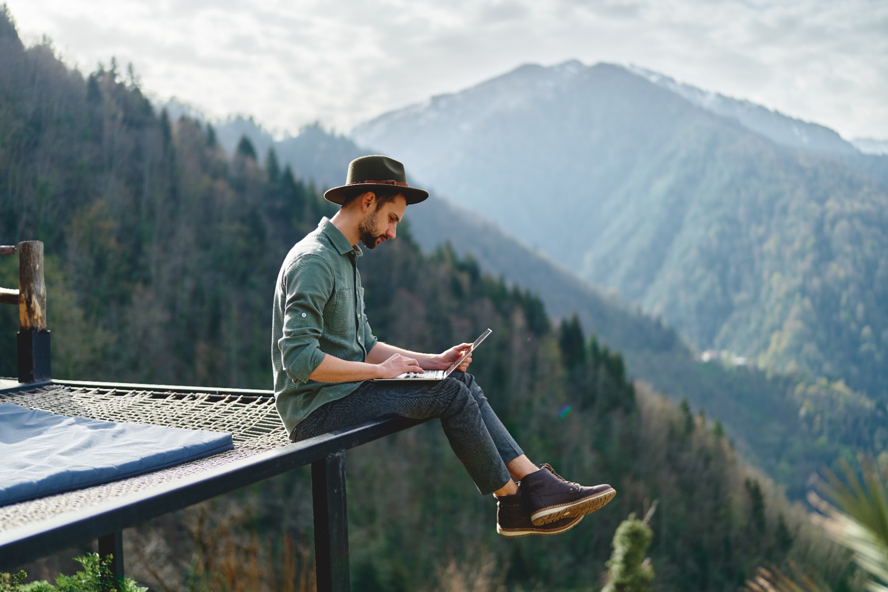 US founder working remotely with cloud-based financial information during international expansion
