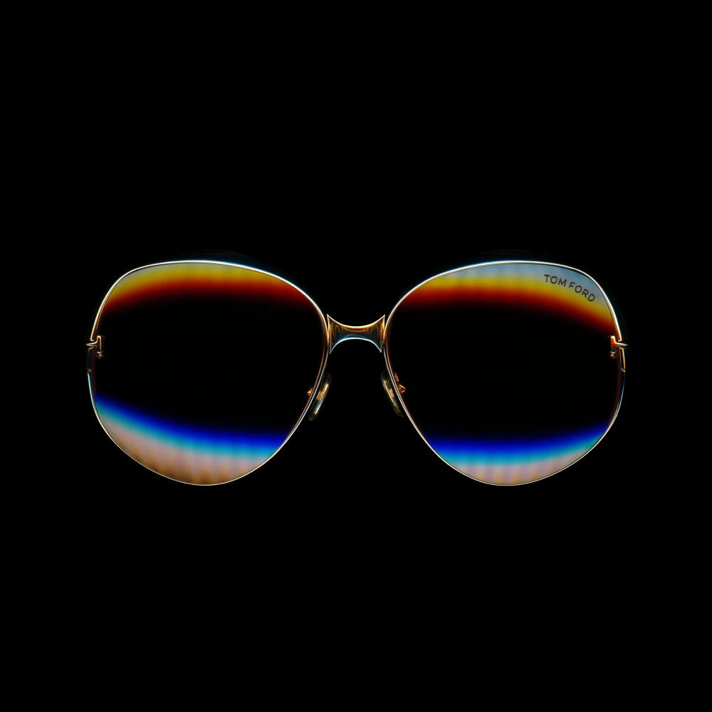 Round Tom Ford sunglasses with spectral light across the lenses.