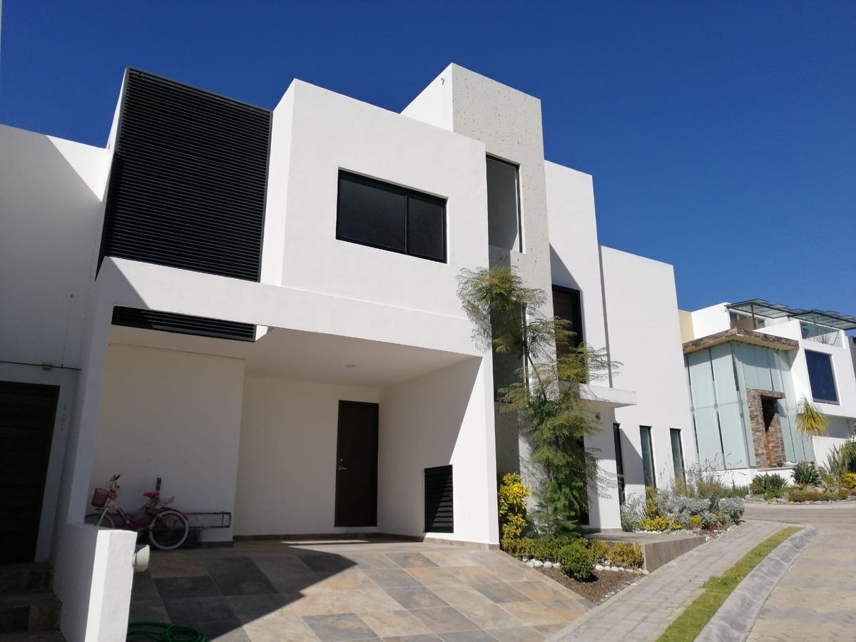 ID: 1033 REMATE CASA EN PRIVADA BACALAR, LOMAS DE ANGELÓPOLIS