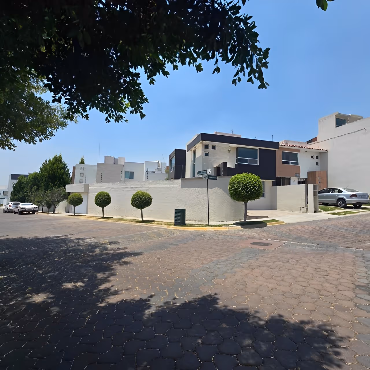 ID:1030 REMATE CASA EN FRACC. LOMAS DEL VALLE CTO. VALLE ALTO