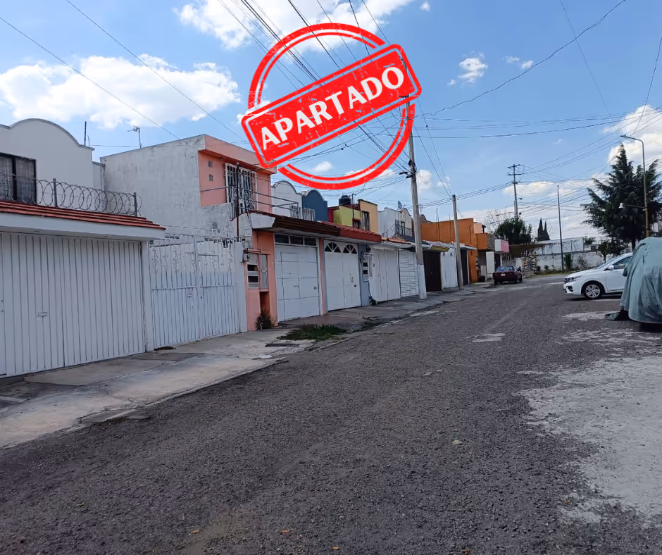 ID: 1142 APARTADO REMATE CASA EN FRACC. BOSQUES DE SAN SEBASTIAN CALLE 1-J