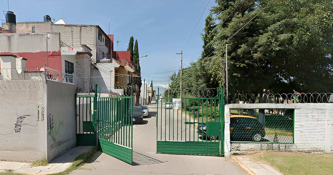 ID: 1209 REMATE CASA EN FRACC. LOMAS DEL SOL PRIVADA 113 C ORIENTE 