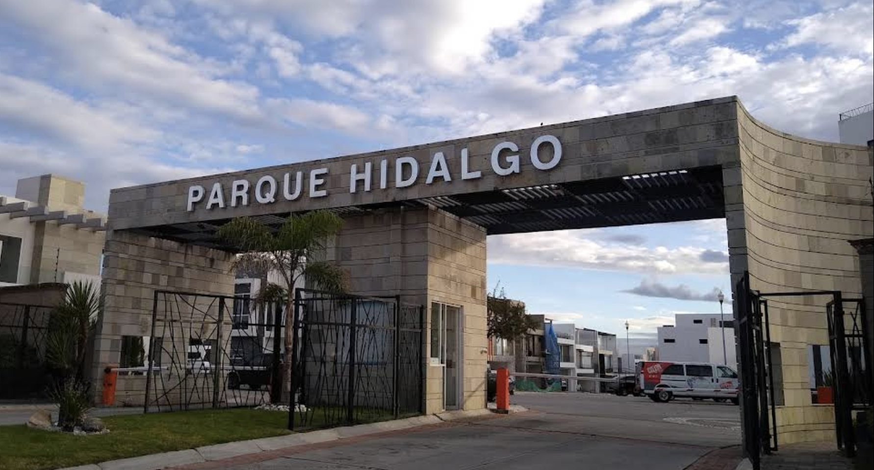 ID: 1203 REMATE CASA EN FRACC. LOMAS DE ANGELOPOLIS, PARQUE HIDALGO, AVENIDA DEL VALLE 