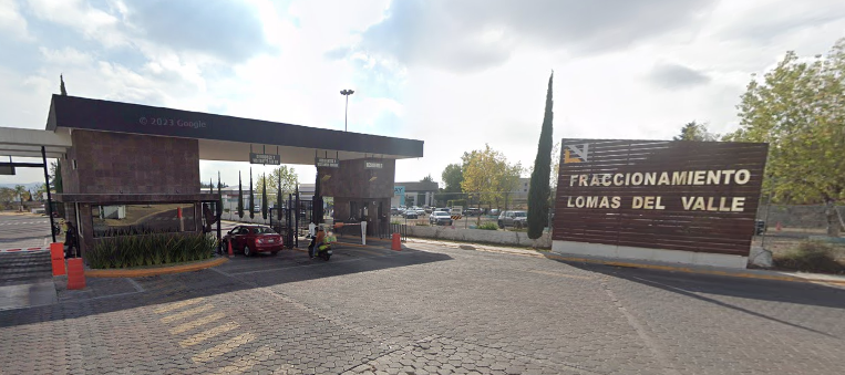 ID: 1202 REMATE CASA EN FRACC. LOMAS DEL VALLE, BLVD LOMAS DEL VALLE 