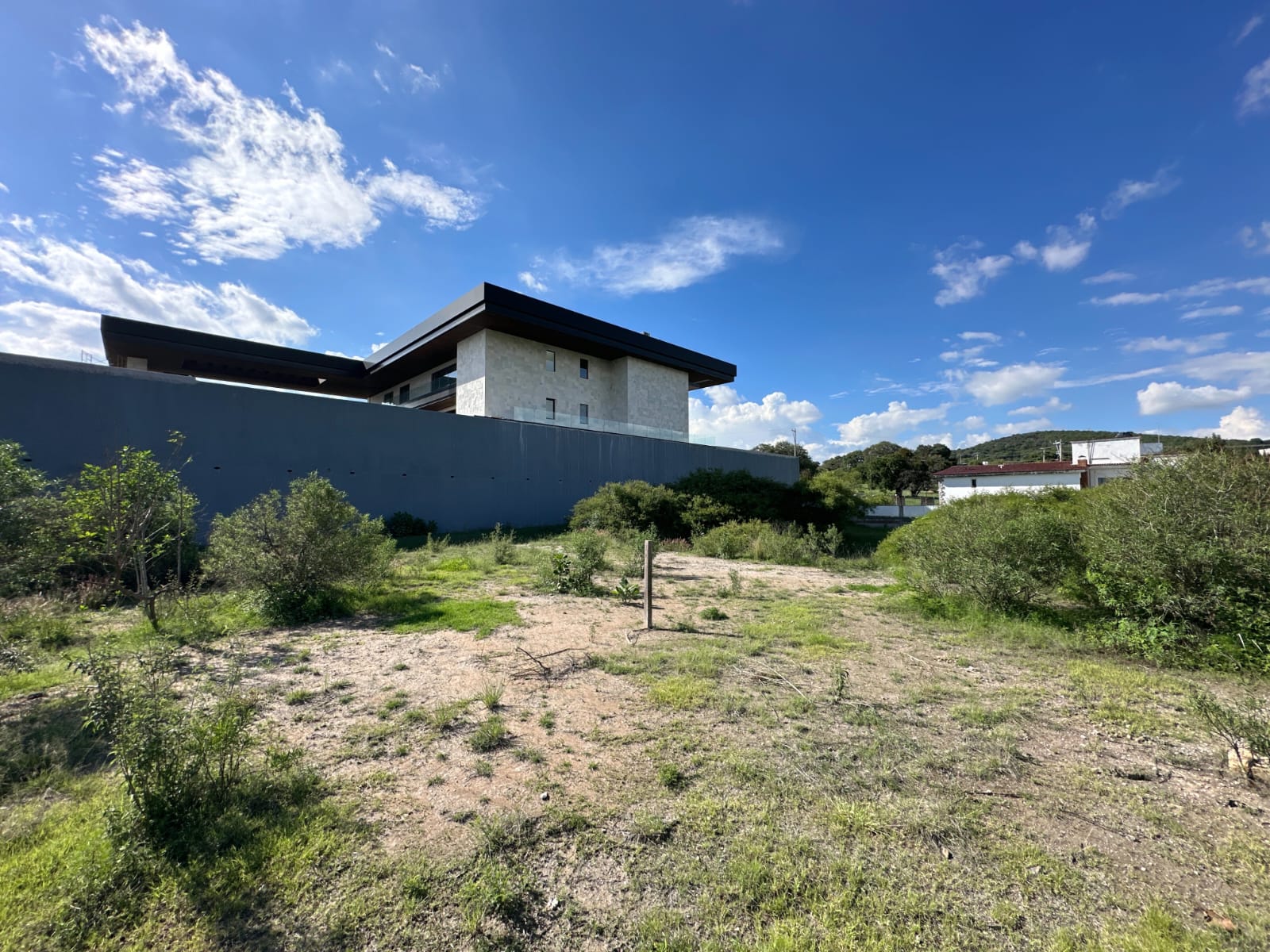 V52.- VENTA DE TERRENO EN FRACC. HARAS DEL BOSQUE