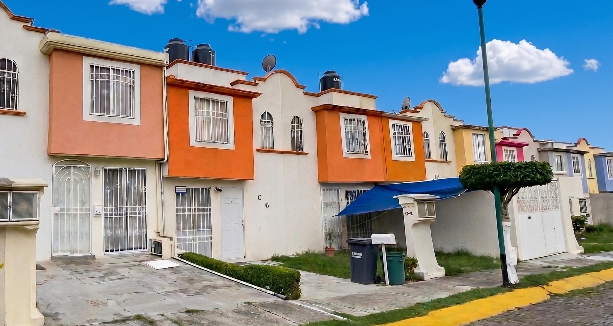 ID: 1128 REMATE CASA EN FRACC. JARDINES DE SANTA ROSA, 4A CERRADA DE SANTA CLARA