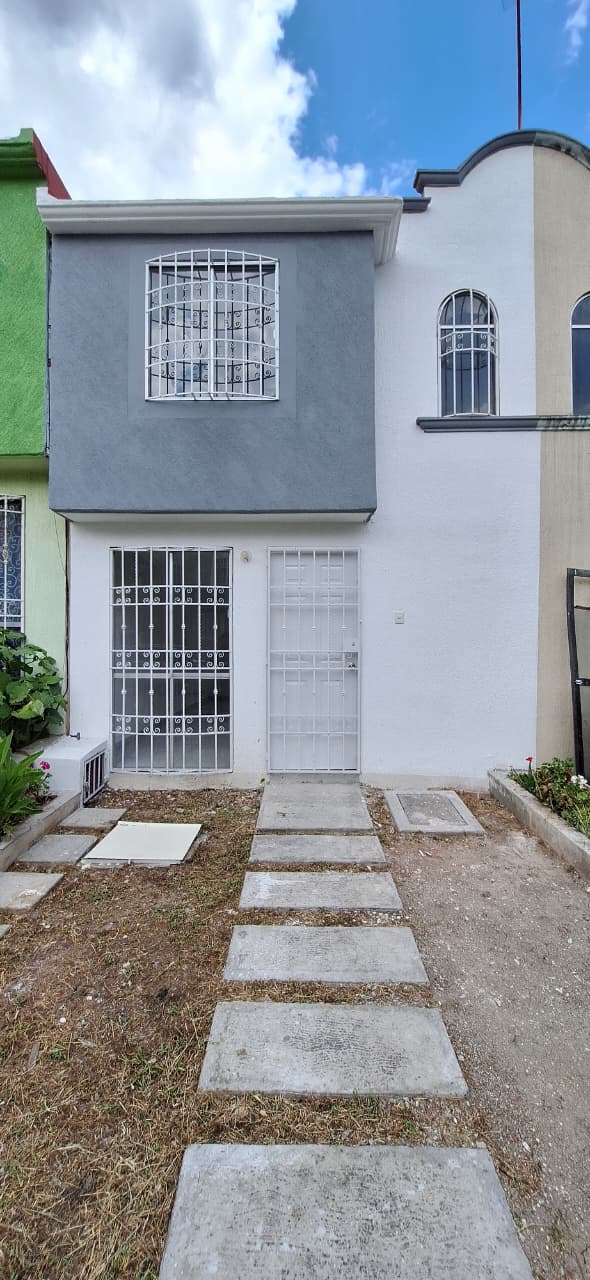 V61 - CASA EN VENTA - JARDINES DE SANTA ROSA