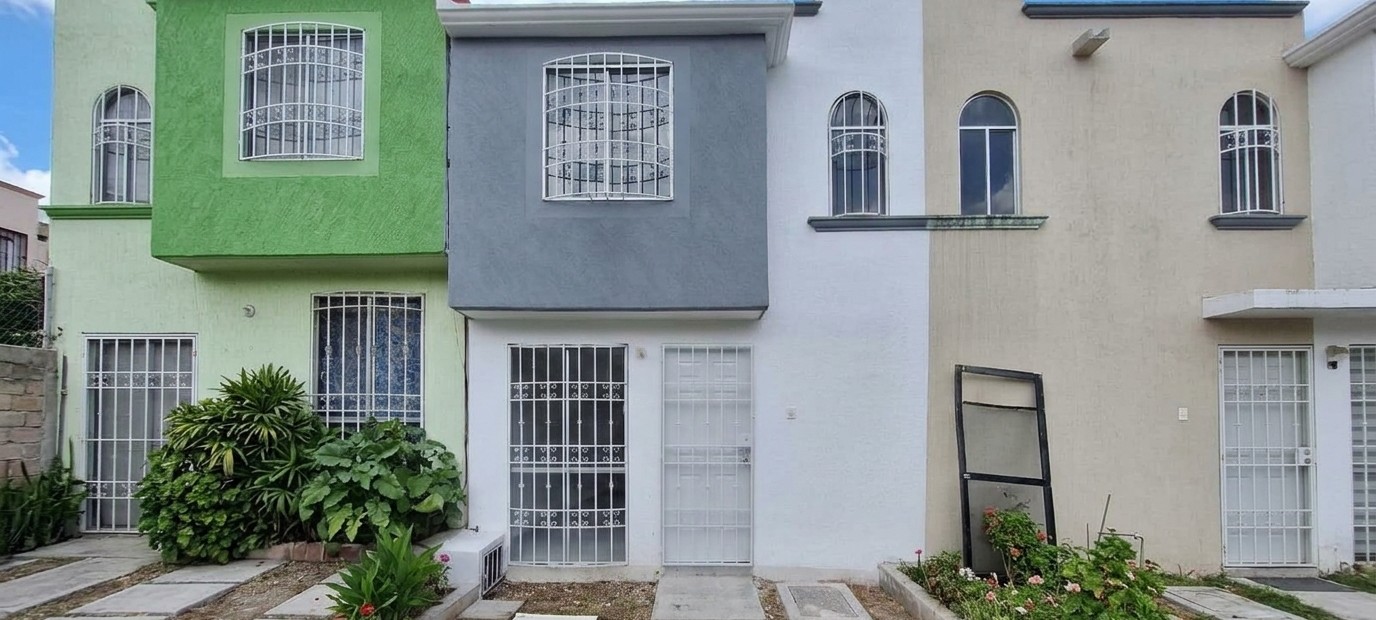 V61 - VENTA DE CASA EN JARDINES DE SANTA ROSA