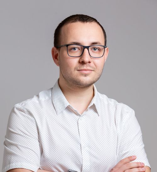 Денис Казарезов