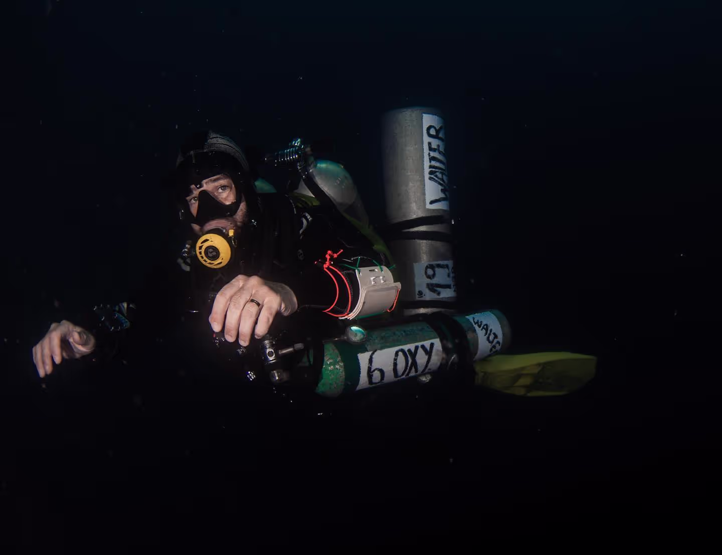 diving in the cenotes