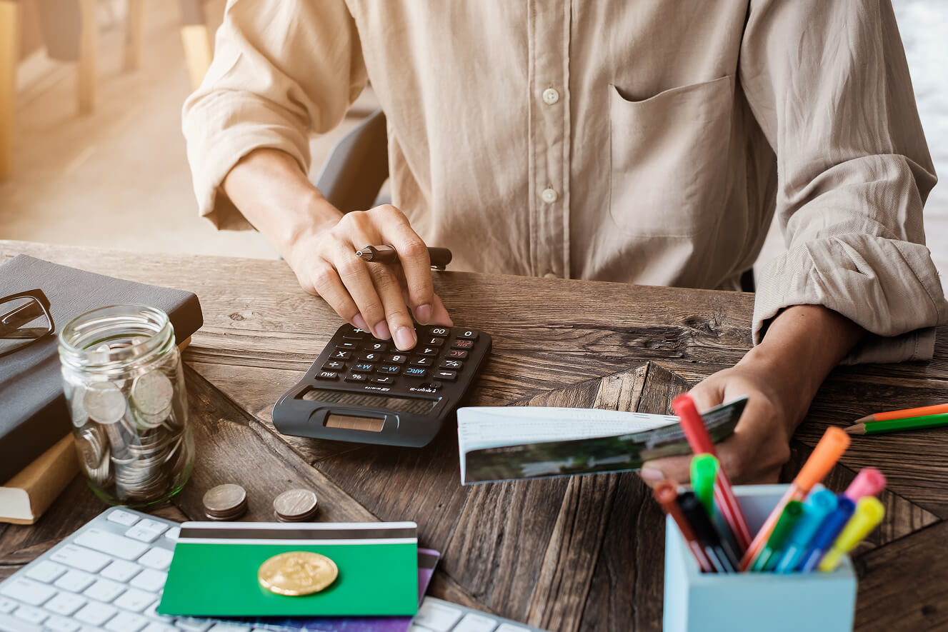 Does Paying Taxes Late Affect Credit Score?