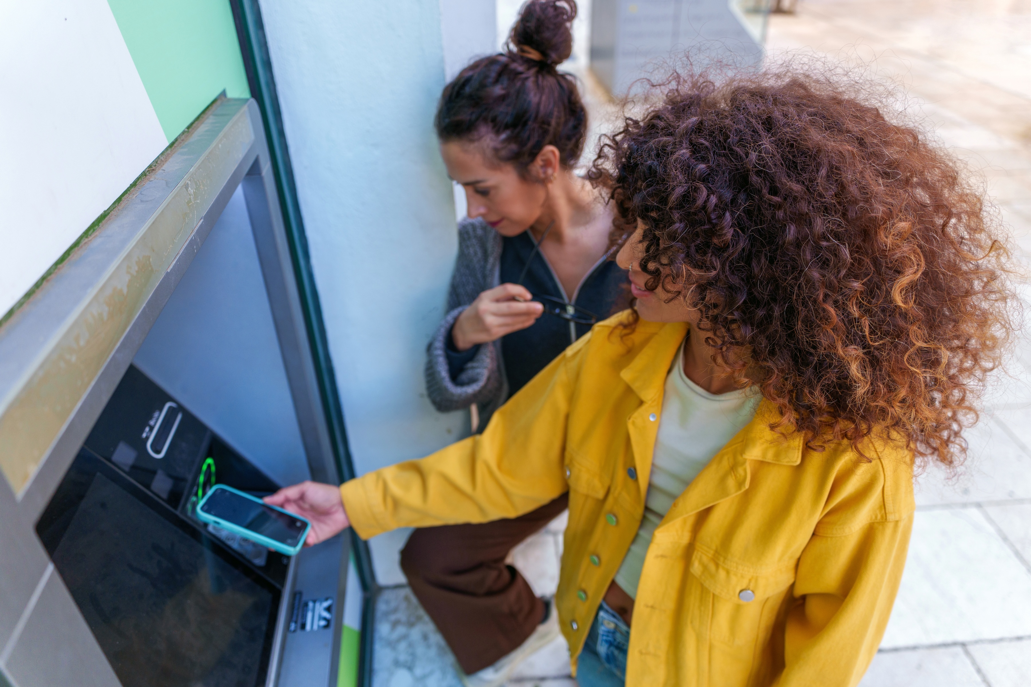 4 Ways to Get Money From Checking Without a Debit Card