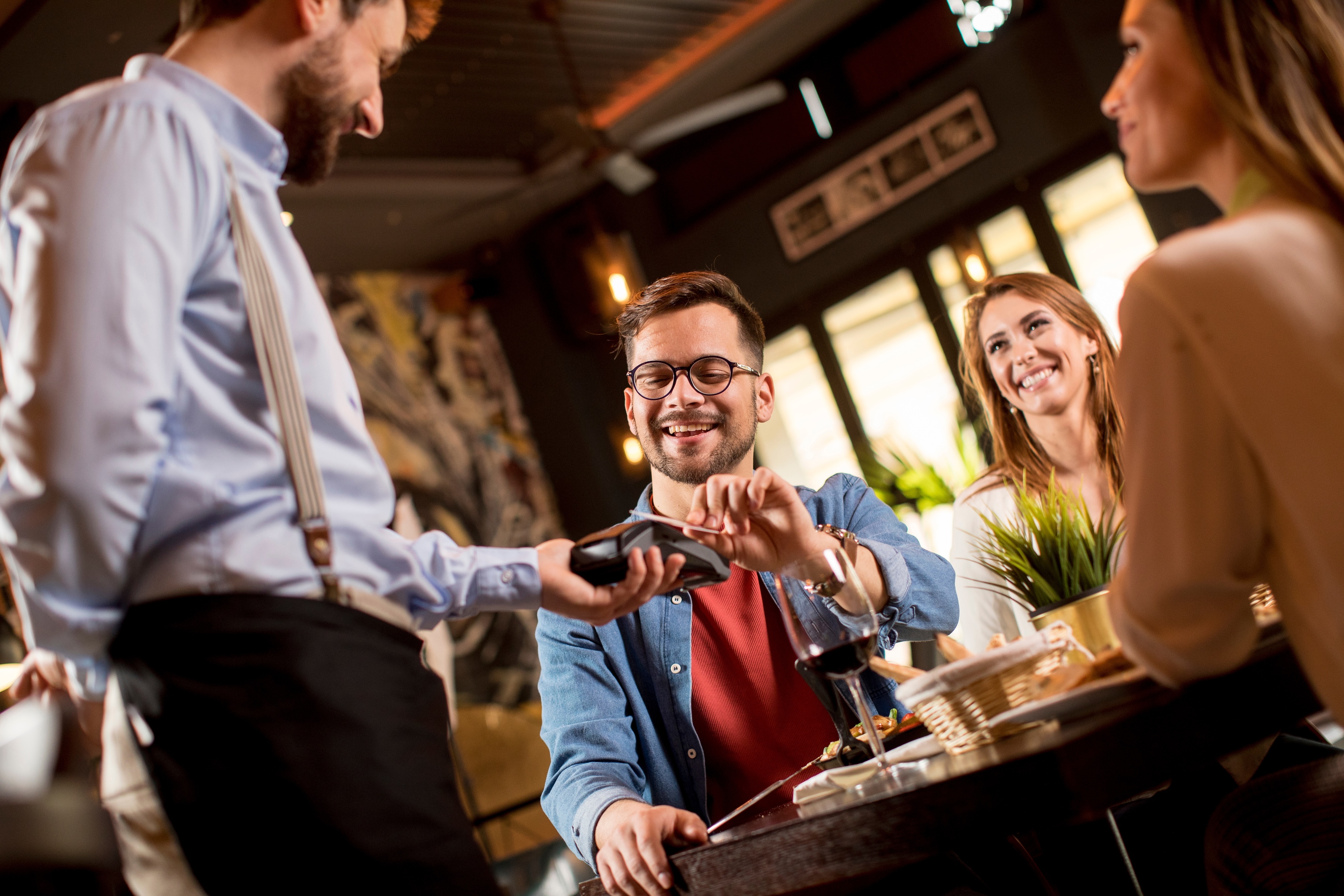Do You Need to Tell Your Credit Card Company You’re Traveling?