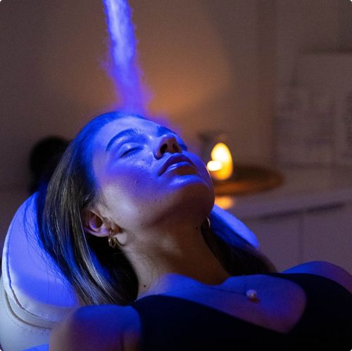 woman undergoing deluxe cryo facial