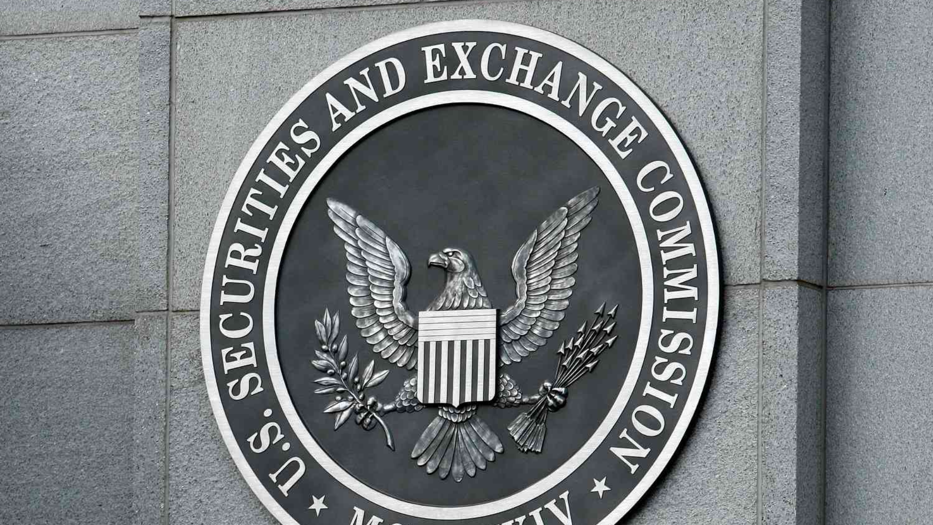 SEC Approves, Then Pauses Bitwise’s Multi-Crypto ETF Conversion