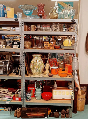 Présentation d'un stand classique de la brocante