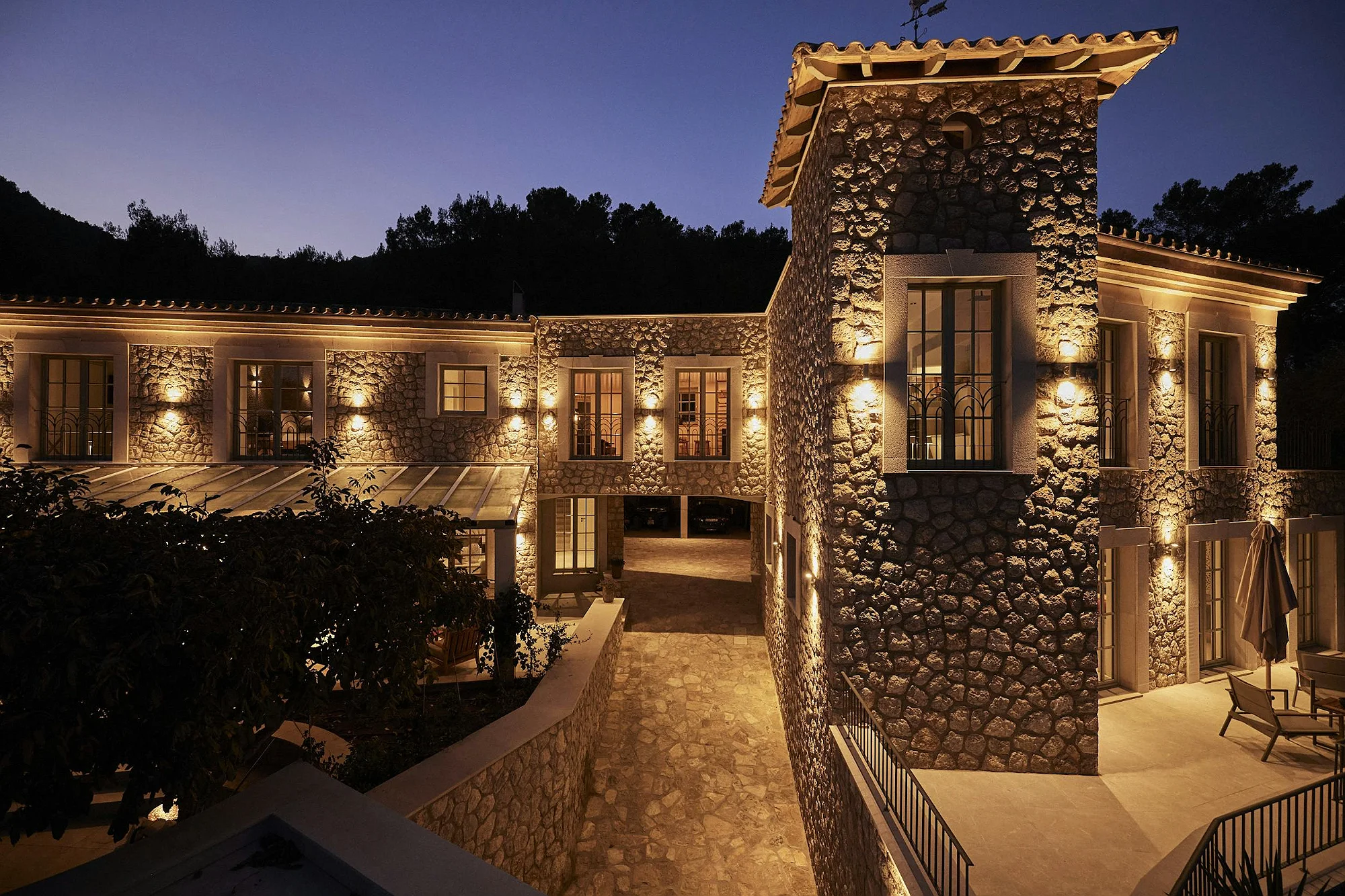 ByMilagro luxury villa Mallorca at night with stone facade and elegant lighting
