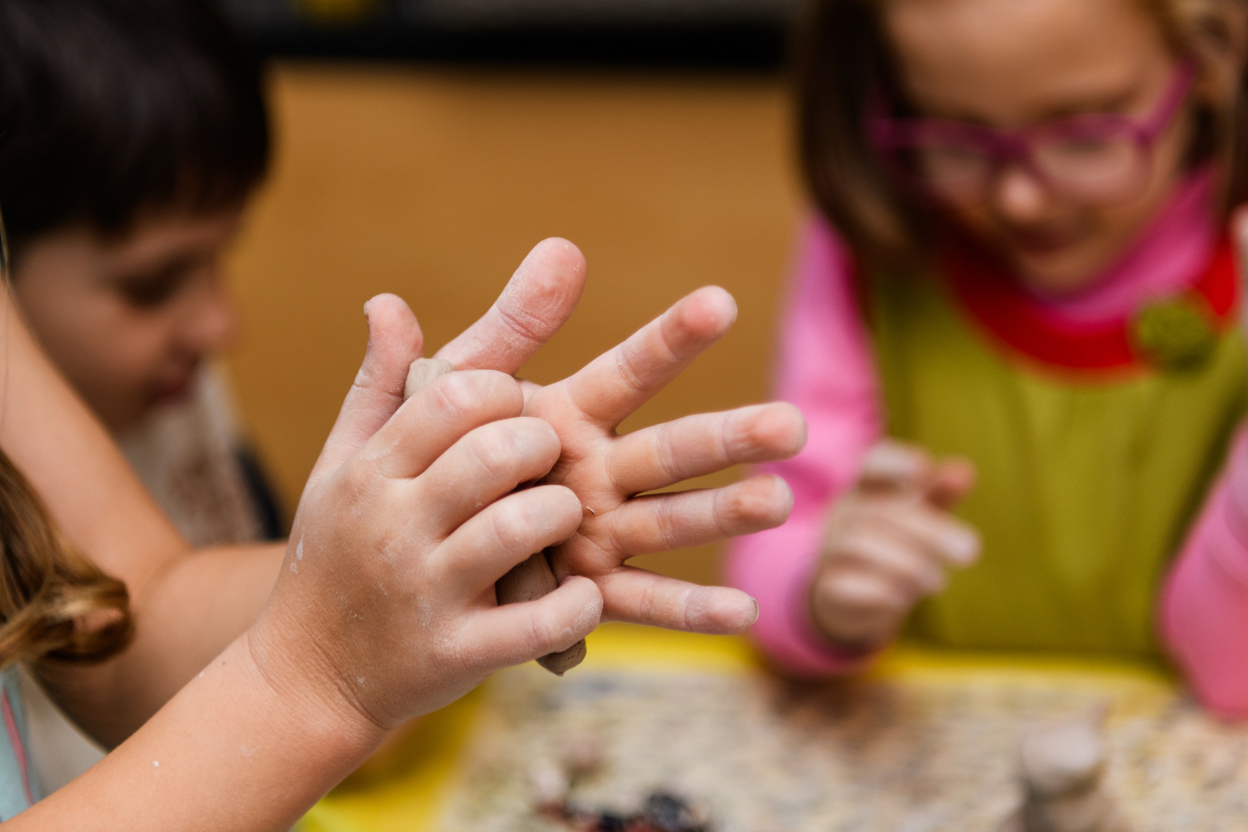 Фотокартка з уроку мистецтва учнів молодших класів в приватній школі Сапієнс у мюВишгород, Київської області
